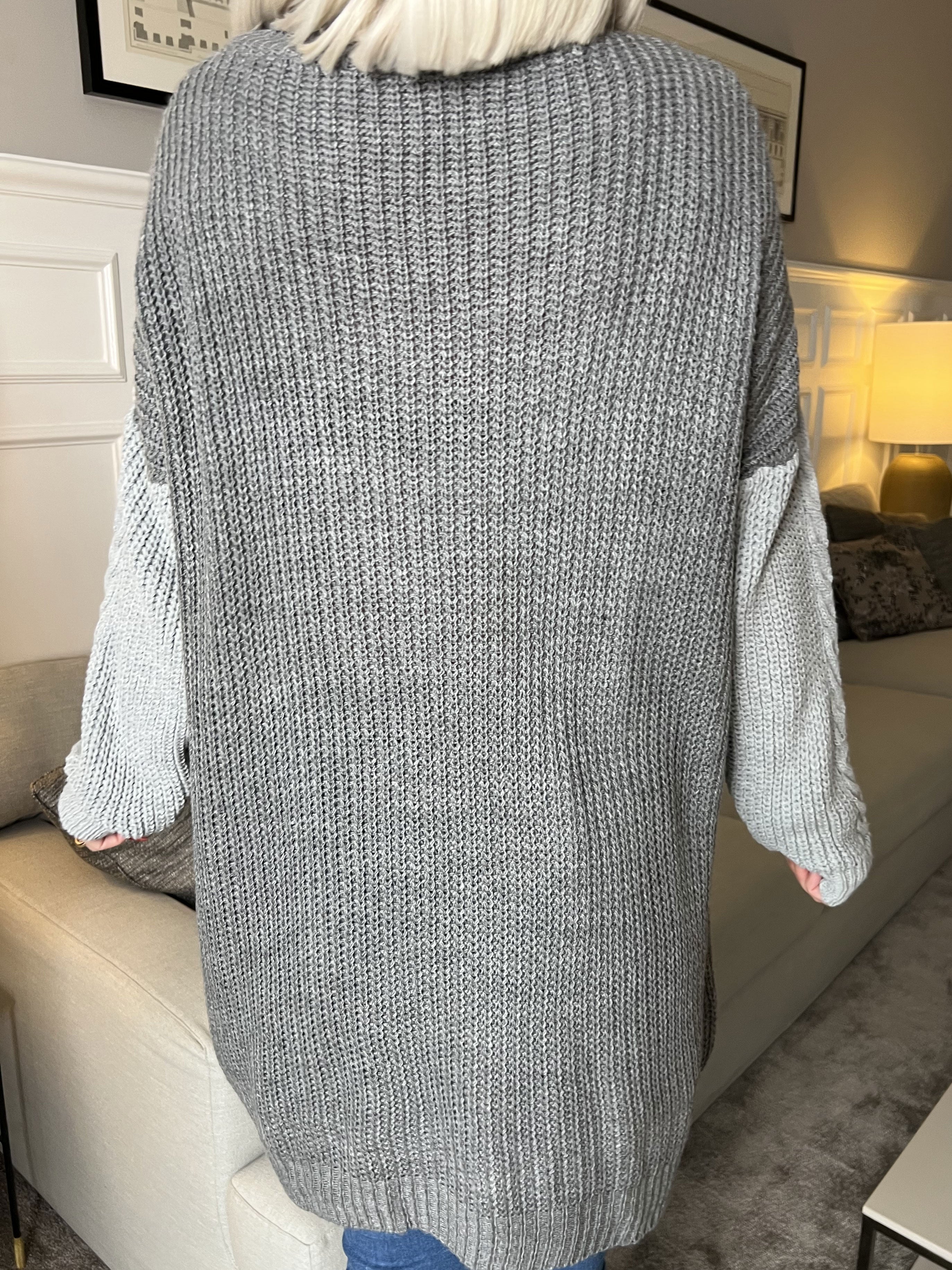 Tenna - Tofarvet kjole i kabelstrik